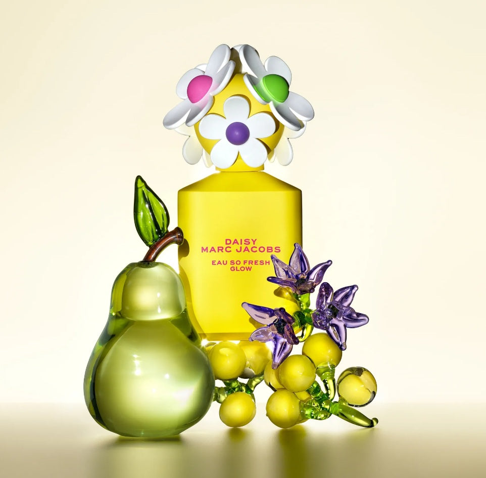 Daisy Marc Jacobs Eau So Fresh Glow EDT 75 ML in lifestyle – niche perfume for women
